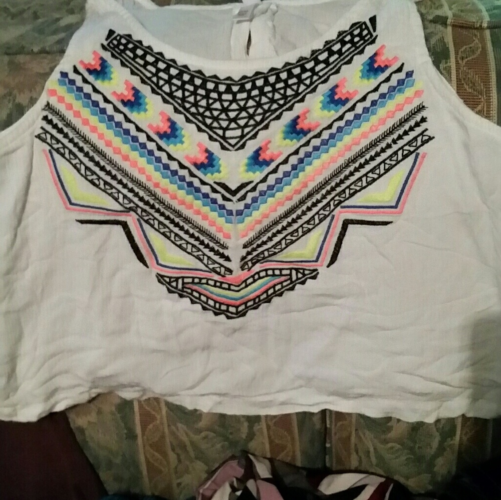 Short sleeveless top